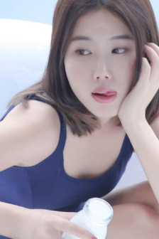 女大学生的沙龙室播放